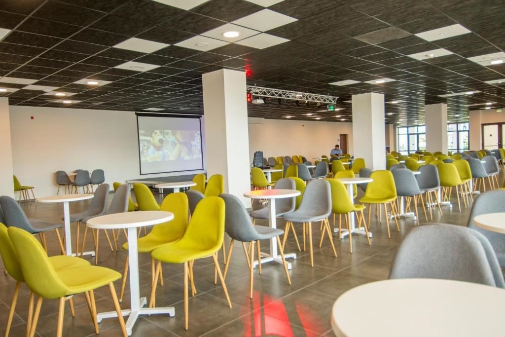 restaurants-restaurants