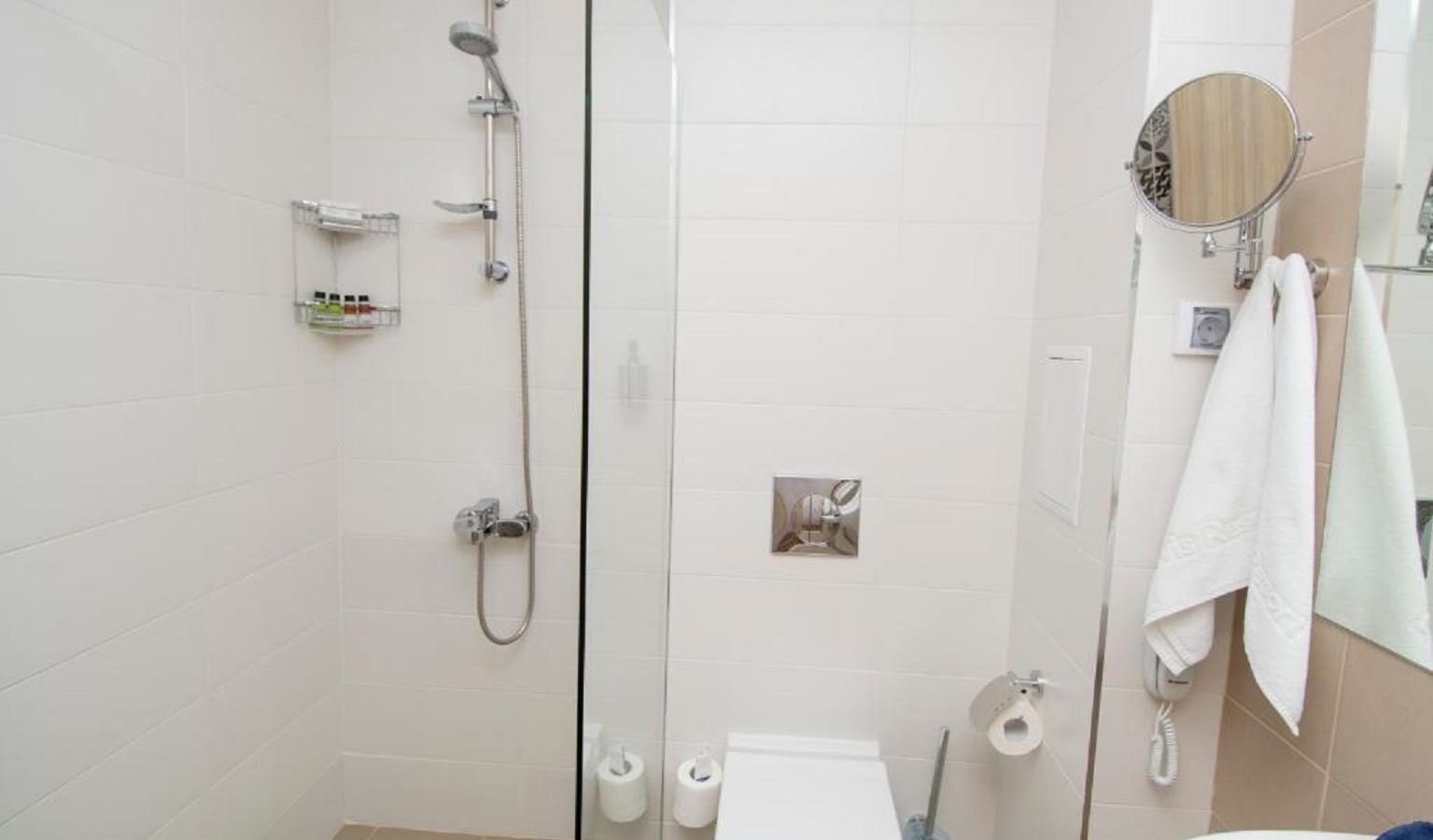 rooms-single-wchild-standard-room-balcony