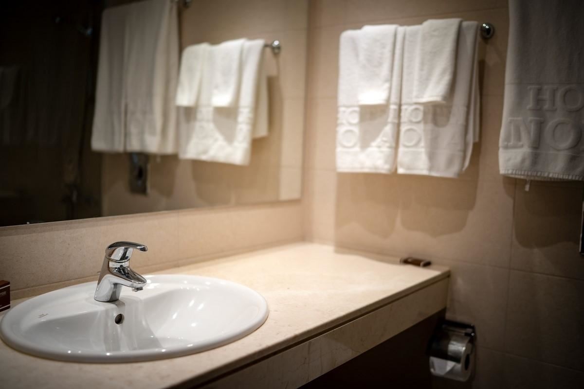 rooms-double-deluxe-room-seaview