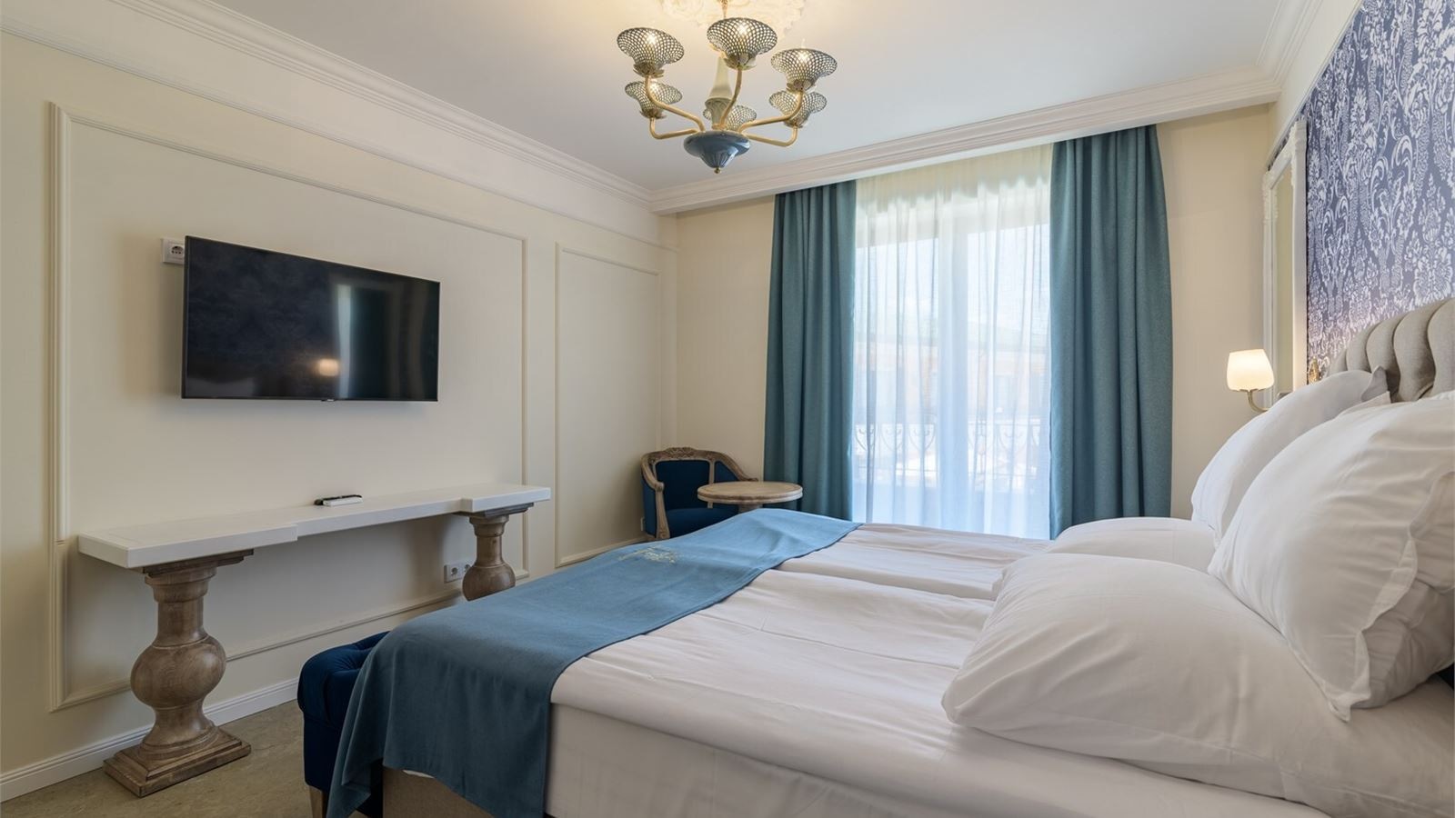 rooms-premier-villa-balcony-or-terrace