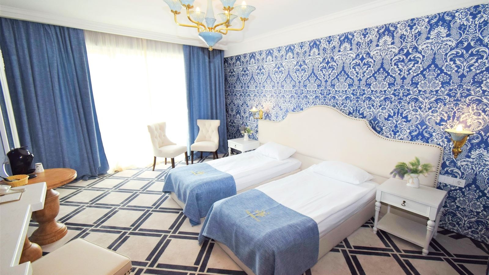 rooms-single-wchild-standard-room-seaview-balcony