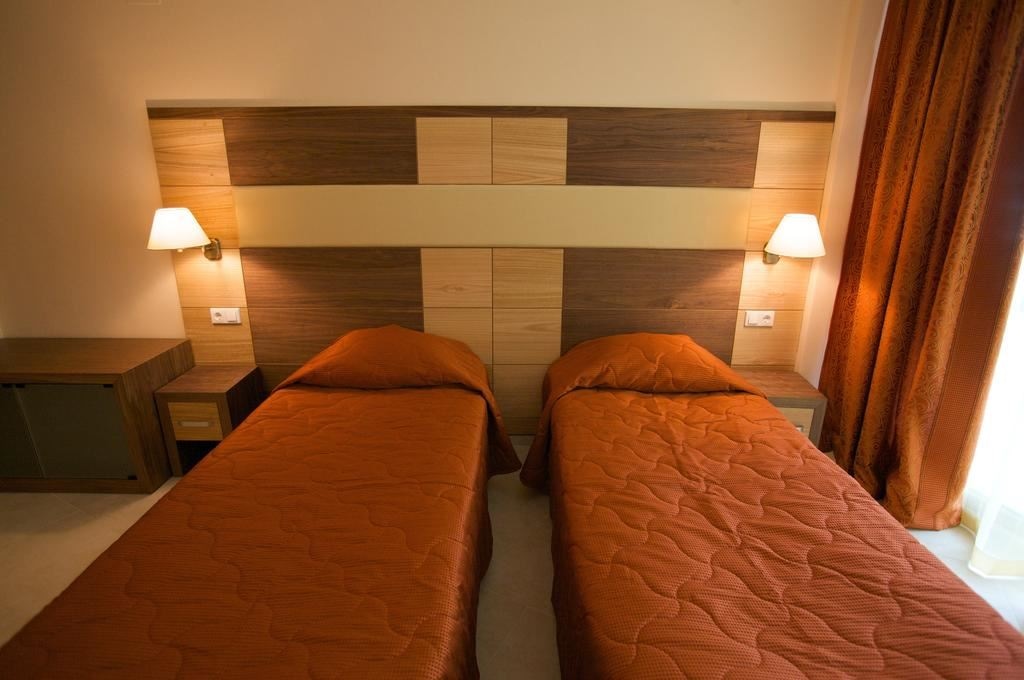 rooms-twin-standard-room-balcony