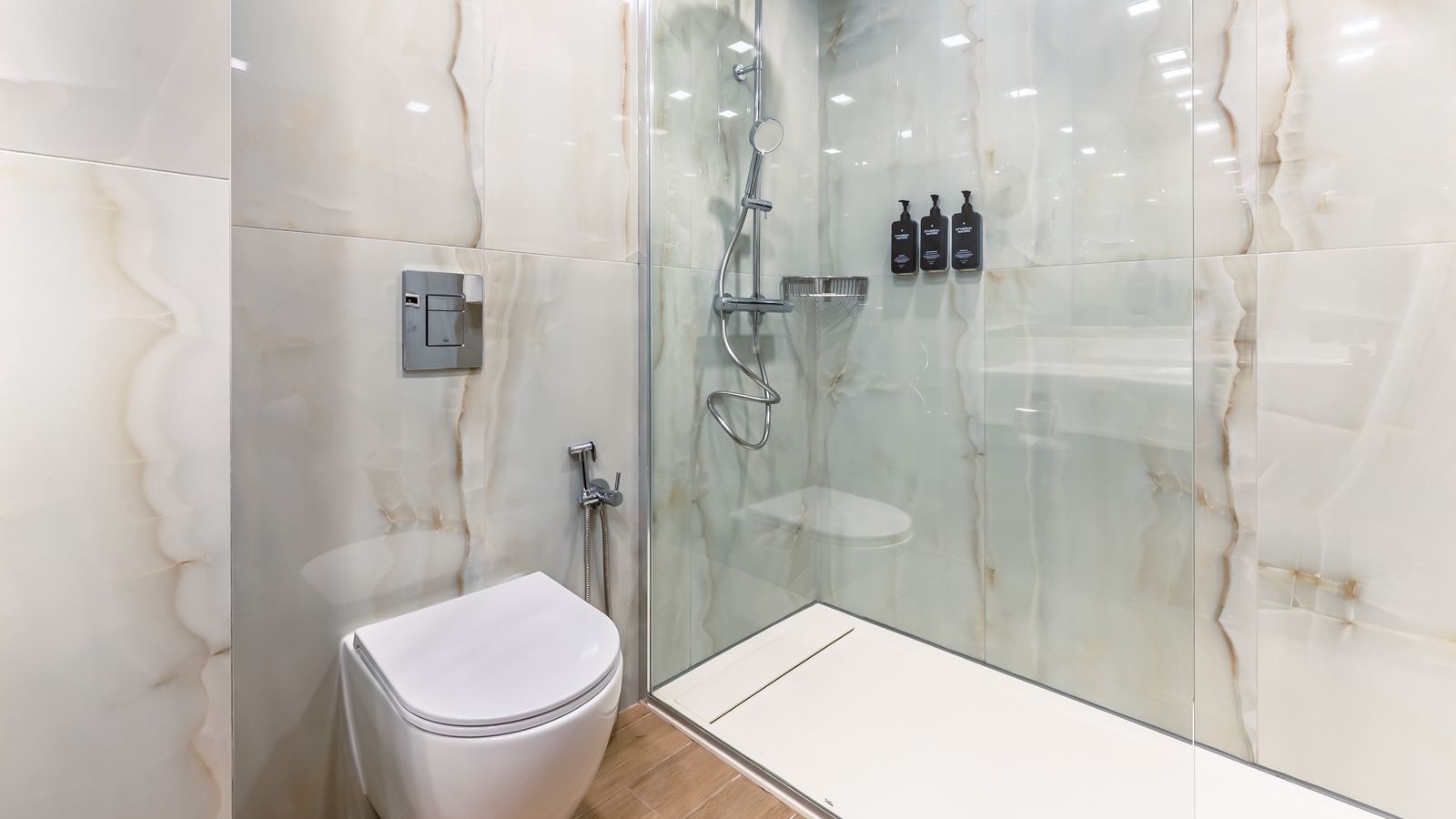 rooms-deluxe-room-side-sea-view-3-pax