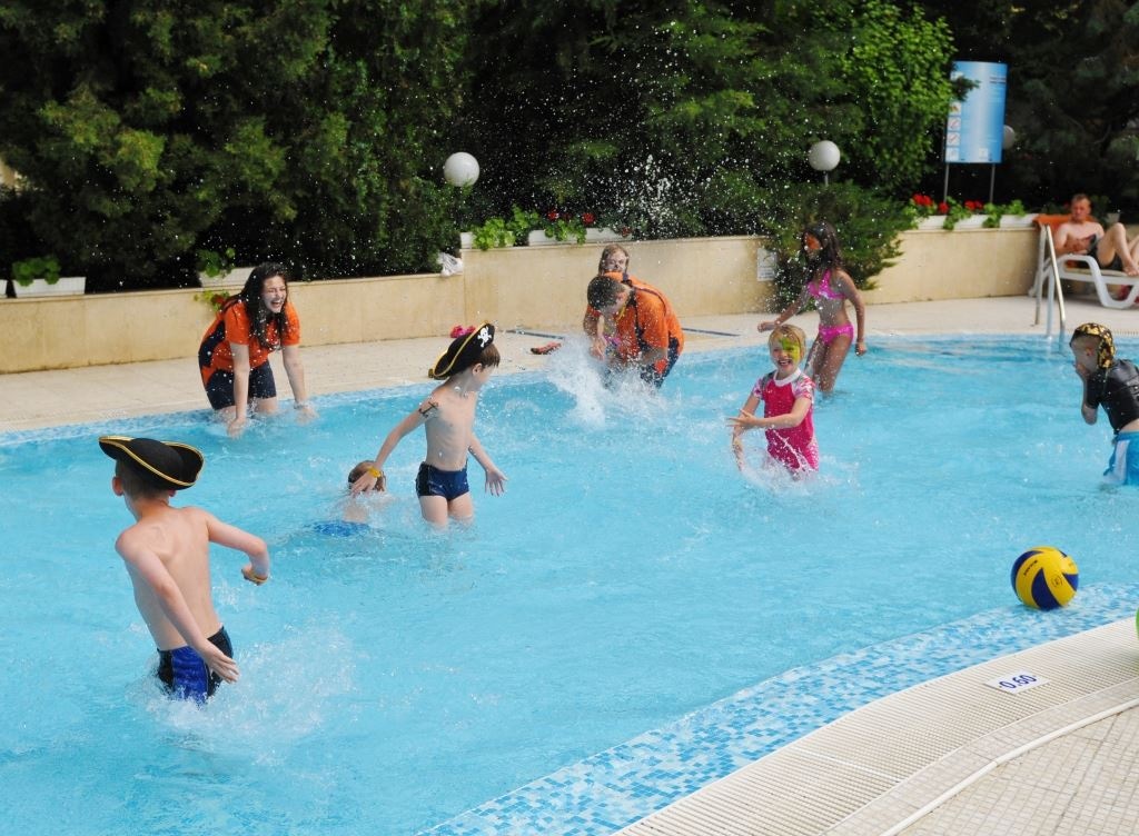 pools-outdoor-childrens-pool