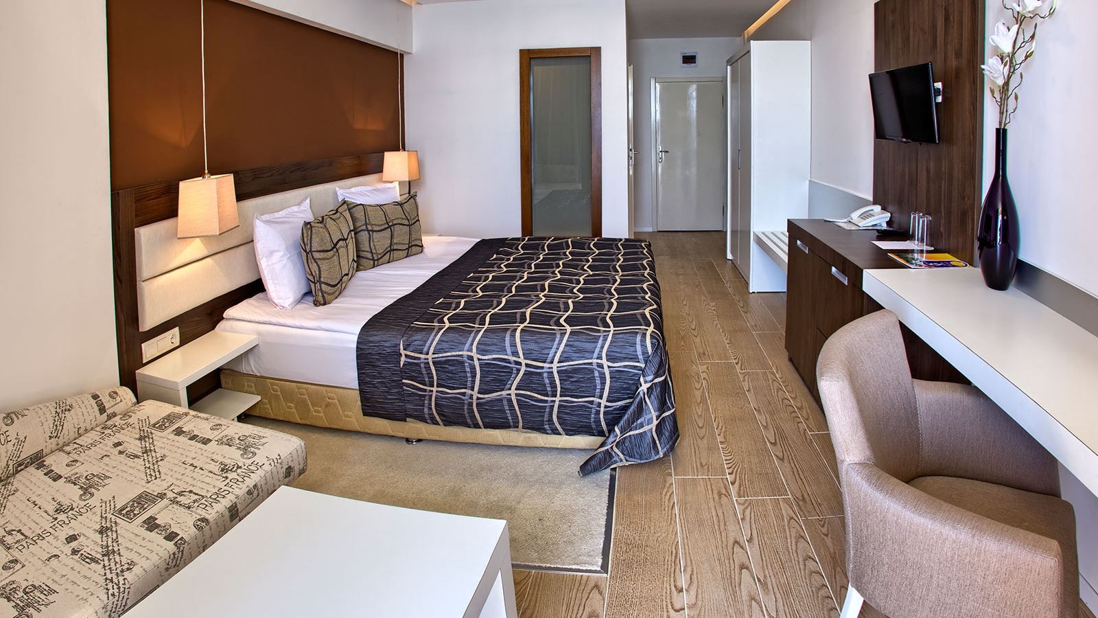 rooms-superior-room-seaview-balcony