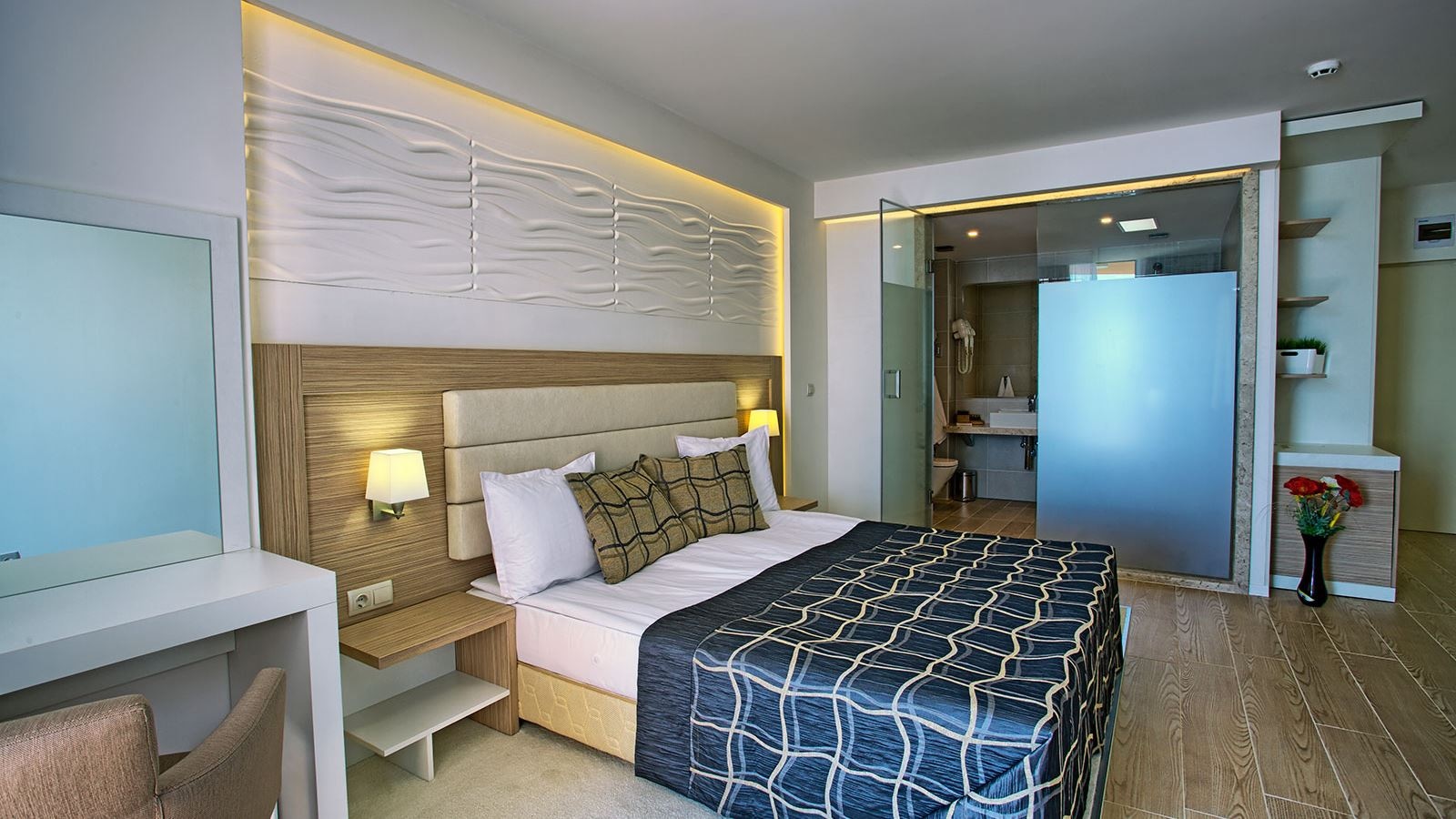 rooms-superior-room-seaview-balcony