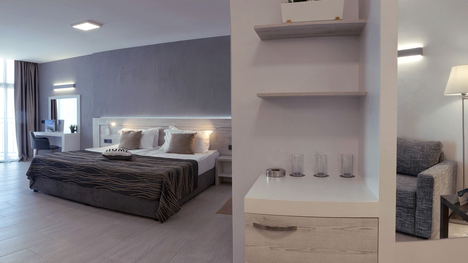 rooms-standard-familyroom-seaview-balcony