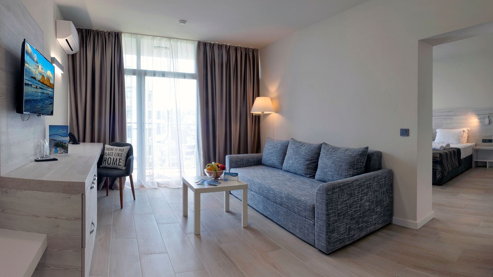 rooms-standard-apartment-balcony