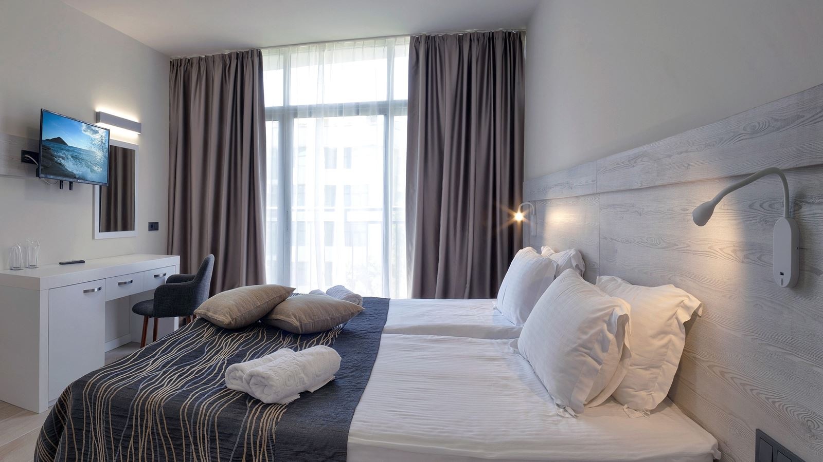 rooms-standard-apartment-balcony