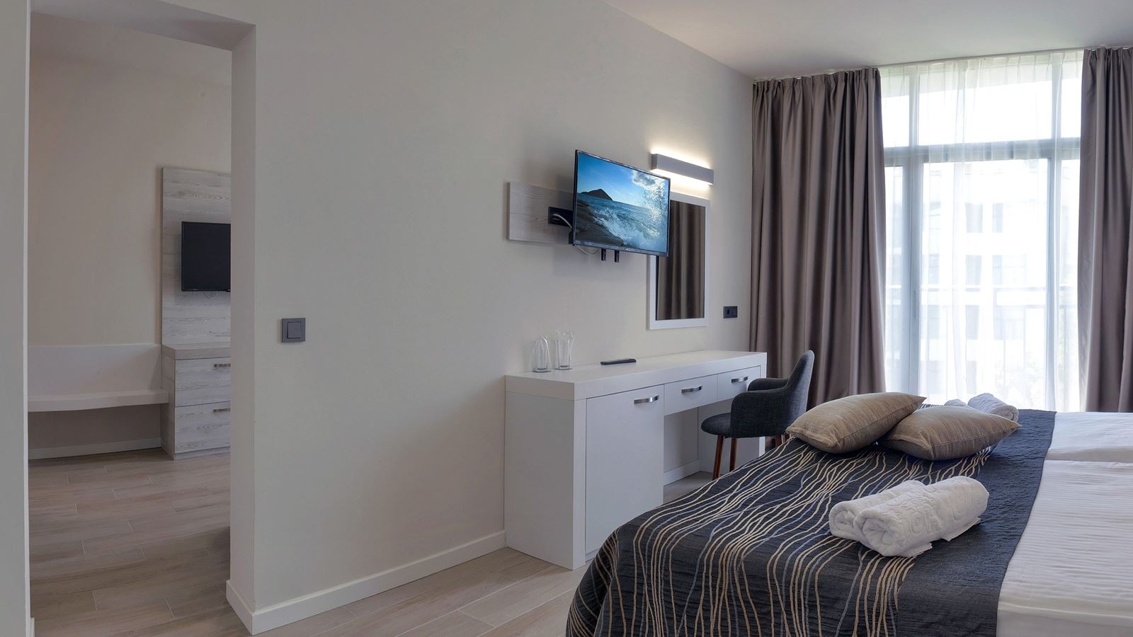 rooms-standard-apartment-balcony