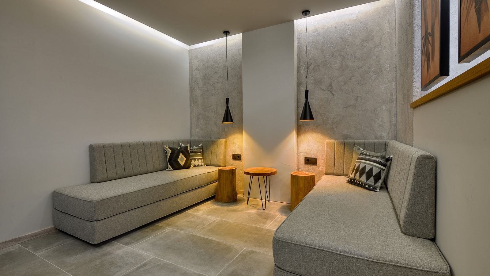 rooms-family-room-side-sea-view