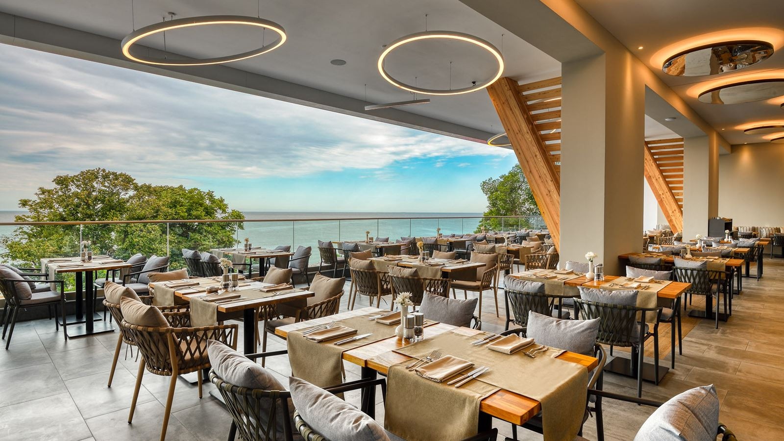 restaurants-vistamar-main-restaurant