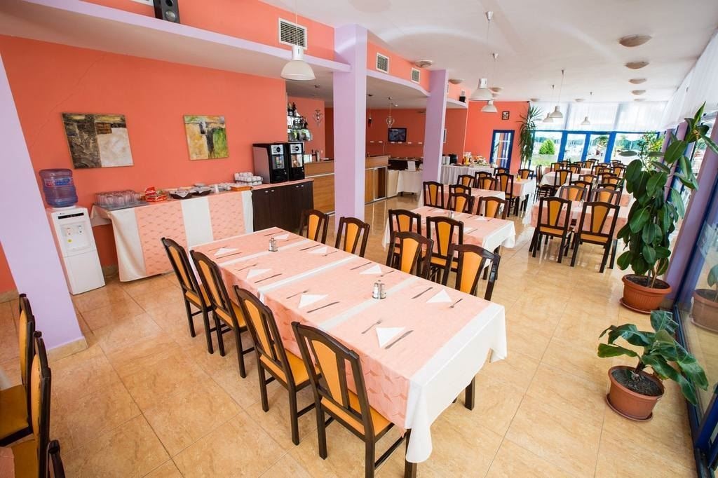 restaurants-restaurant