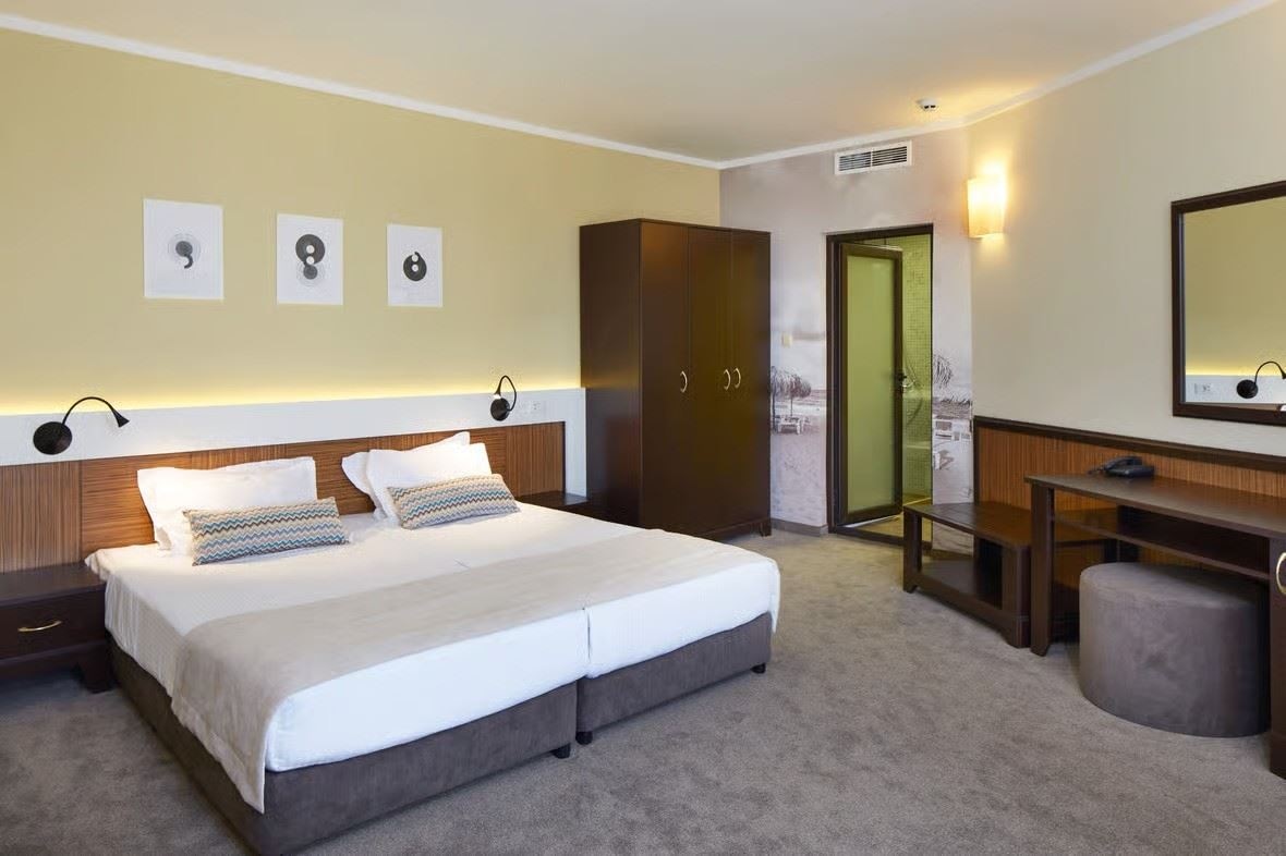 rooms-single-wchild-standard-room-balcony