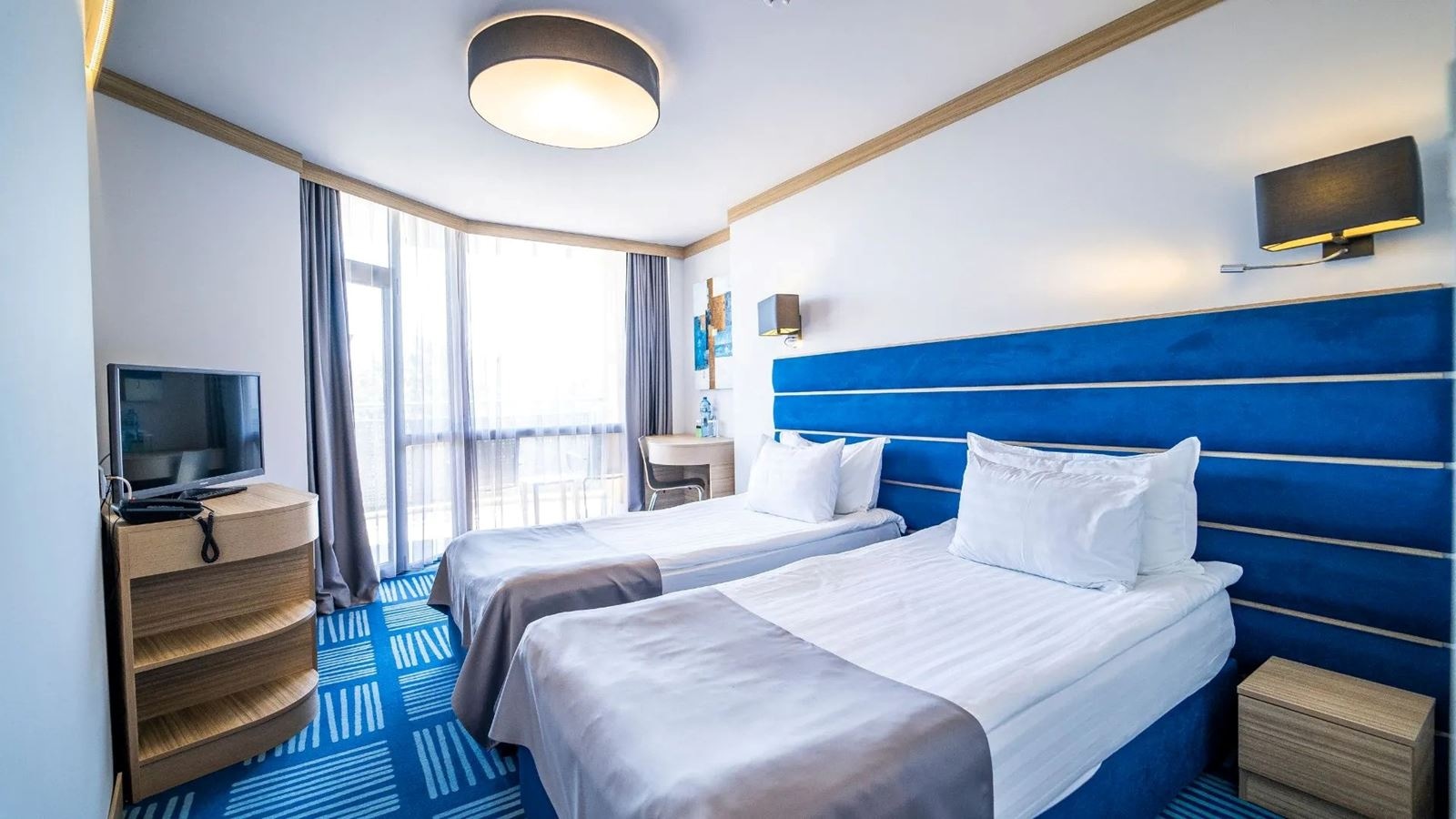 rooms-twin-superior-room-balcony