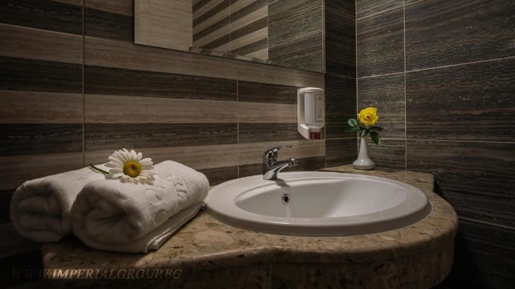 rooms-2-bedroom-standard-apartment-balcony-or-terrace