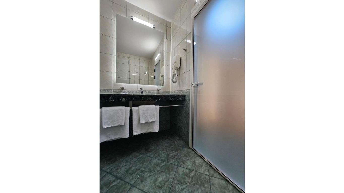 rooms-double-large-deluxe-room