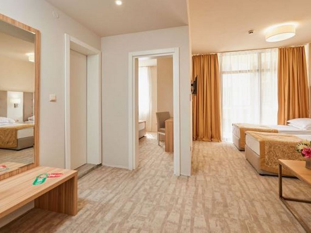 rooms-superior-apartment-balcony