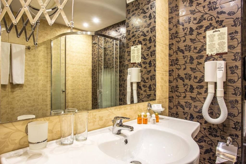 rooms-twin-standard-room-gardenview