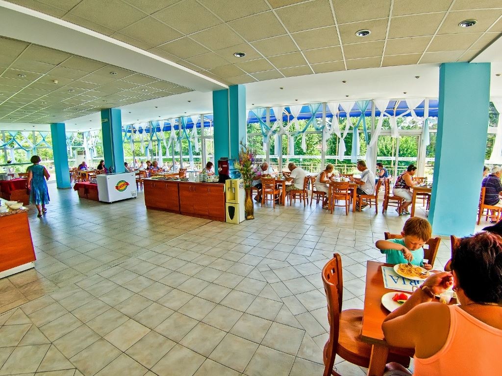 restaurants-restaurant