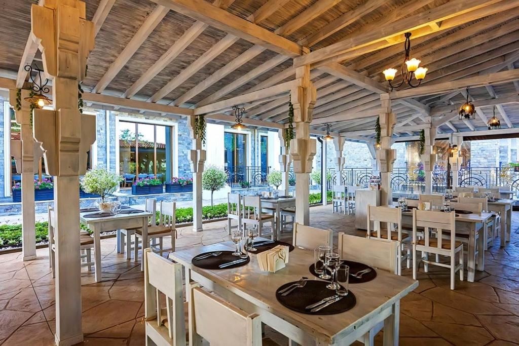 restaurants-restaurants