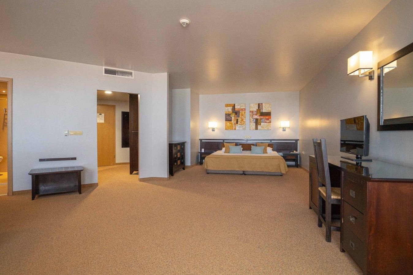 rooms-standard-junior-suite-lateralseaview-balcony