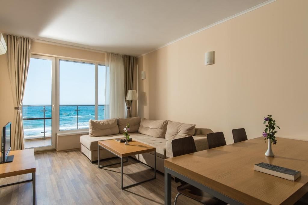 rooms-standard-apartment-seaview-balcony-or-terrace