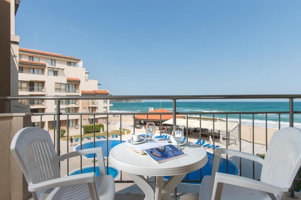 rooms-2-bedroom-standard-apartment-seaview-balcony-or-terrace