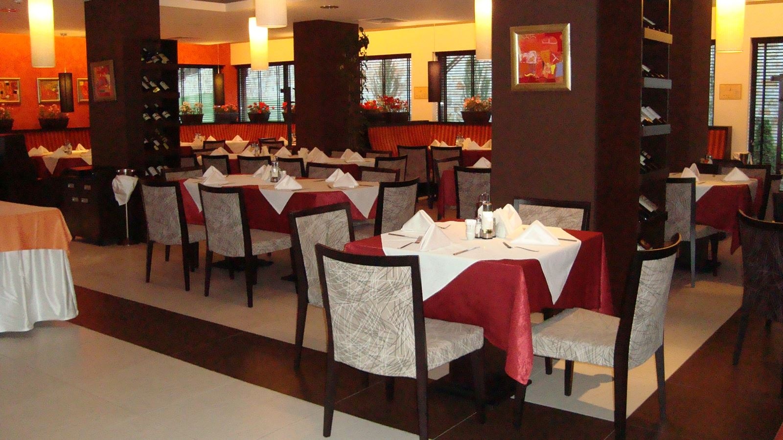 restaurants-restaurant