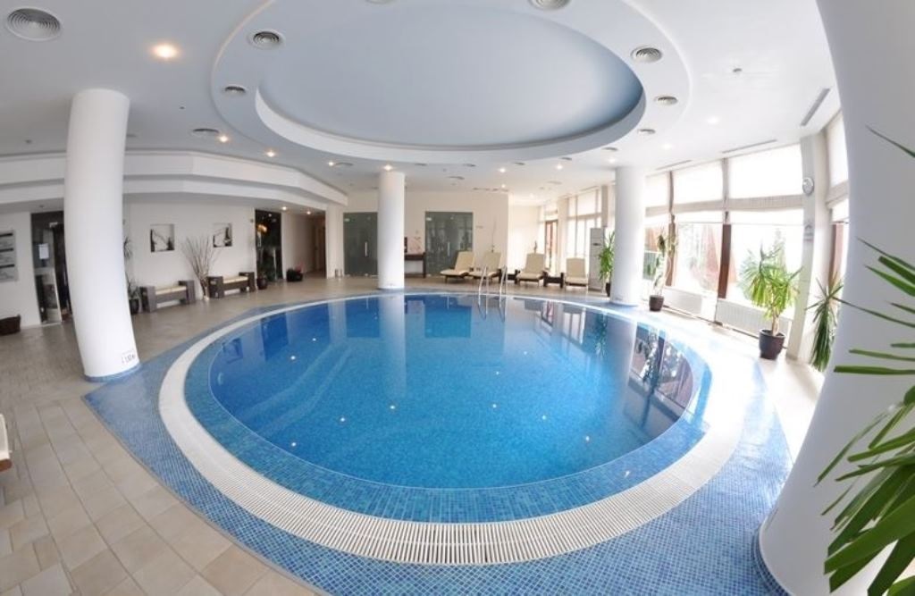 pools-indoor-pool