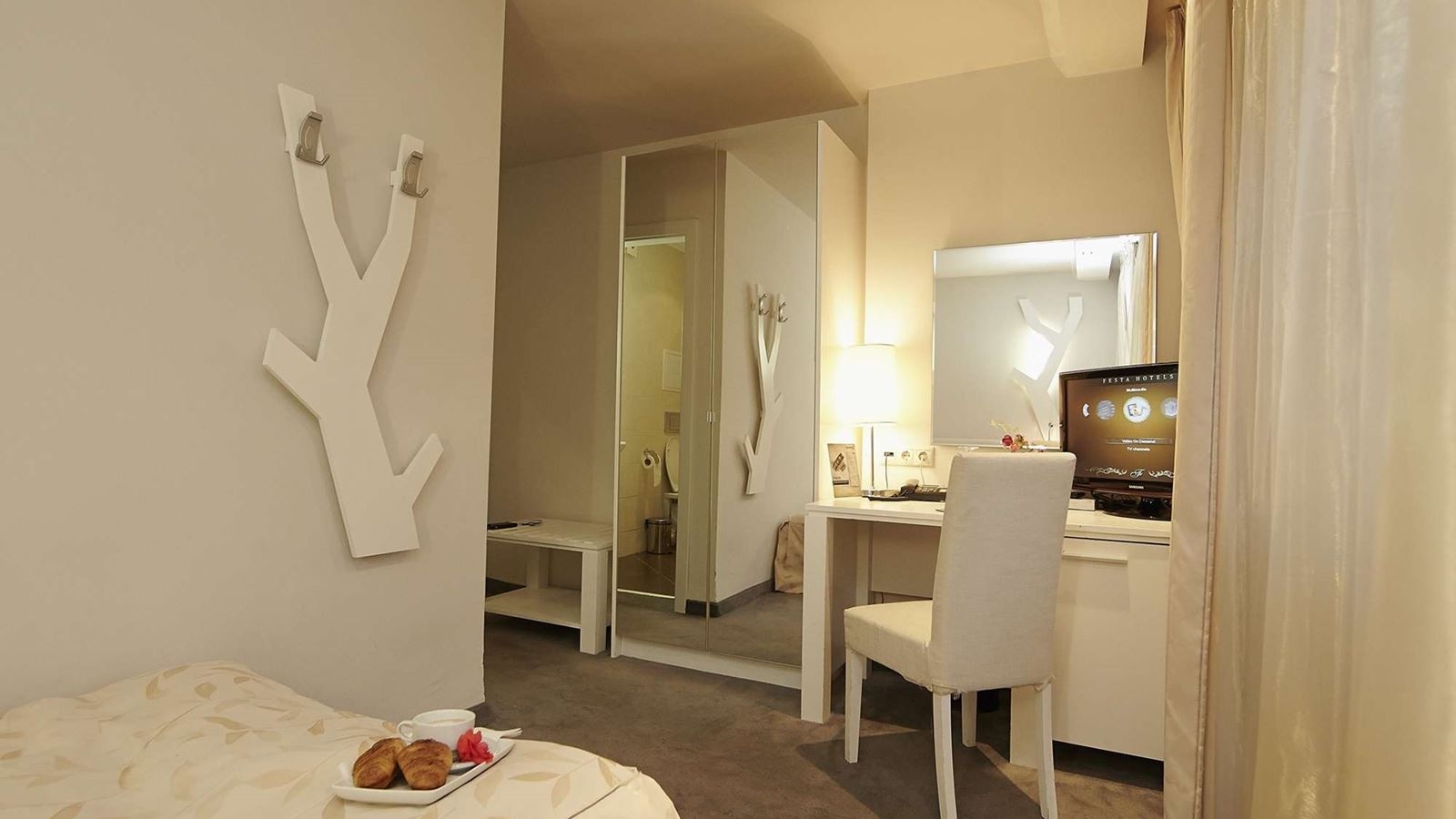 rooms-single-wchild-standard-room