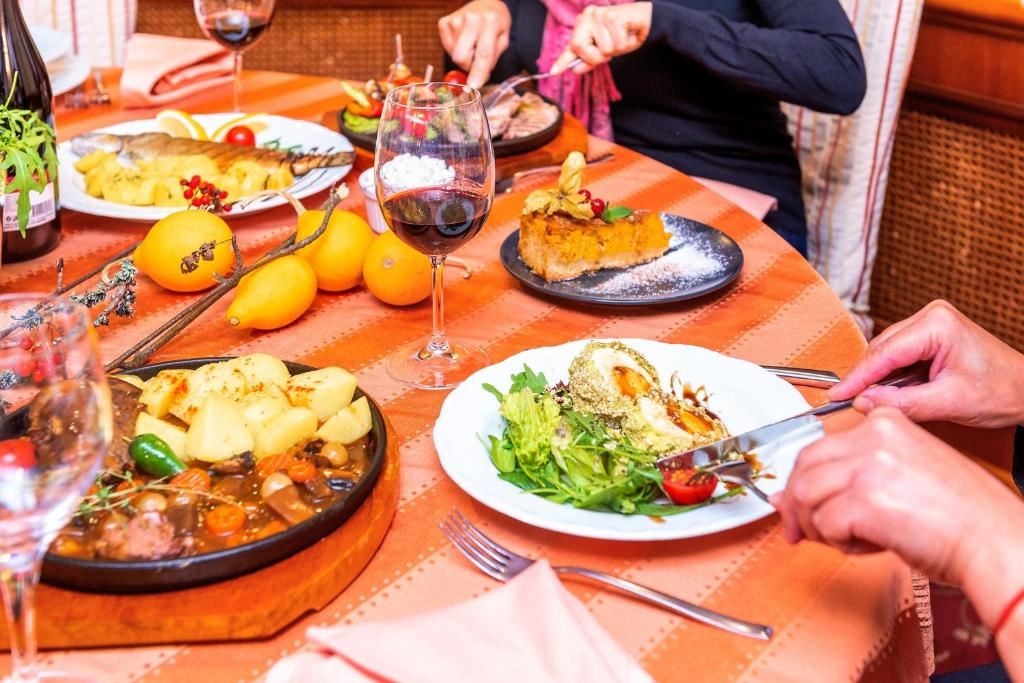 restaurants-restaurants