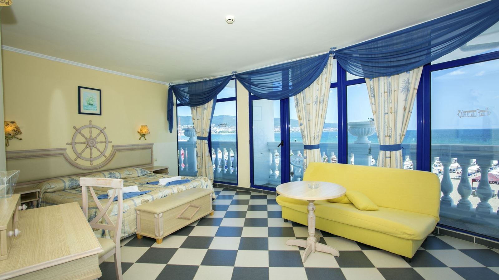 rooms-studio-chaika-sea-view