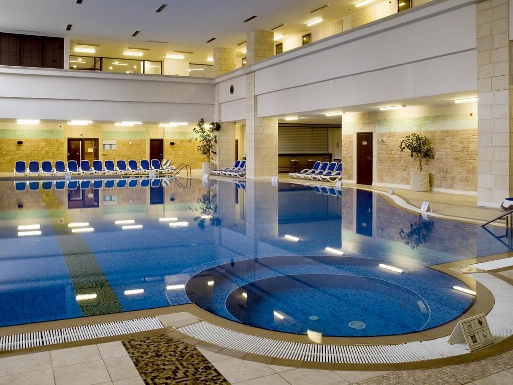 pools-indoor-pool