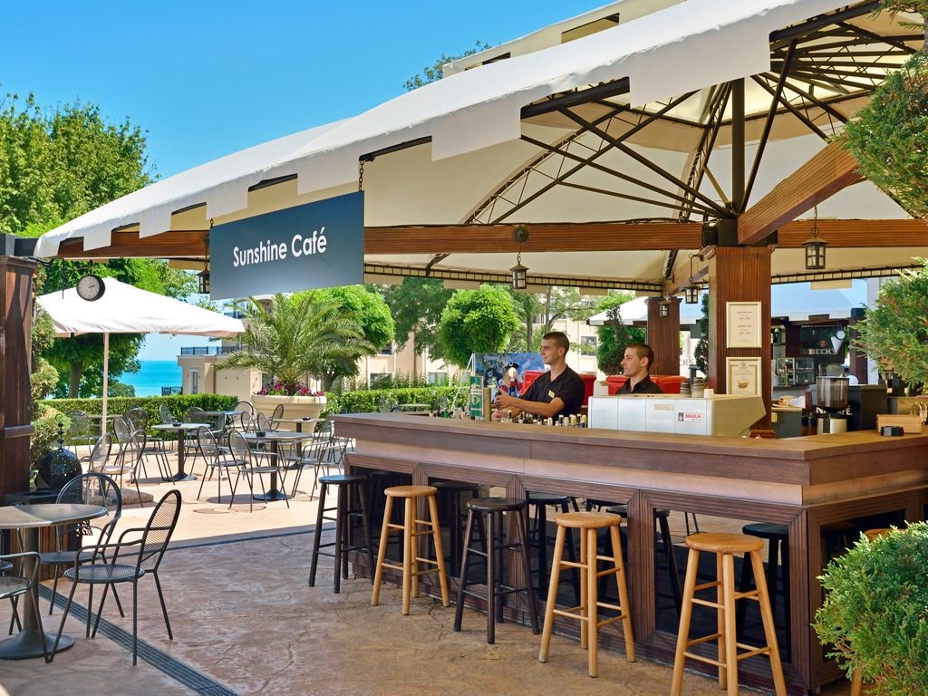 bars-sunshine-café-pool-bar