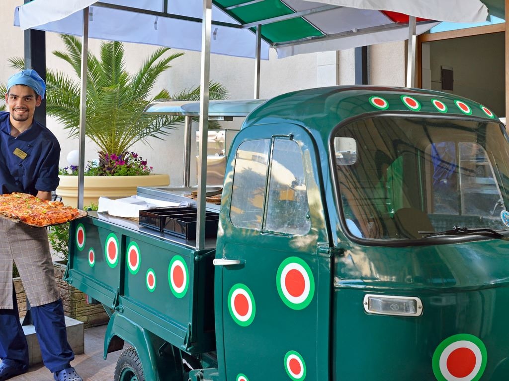 restaurants-pizza-station-terrace-restaurant-al-dente-outdoor-location