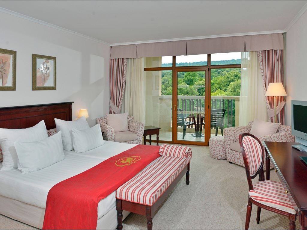 rooms-single-room-park-view