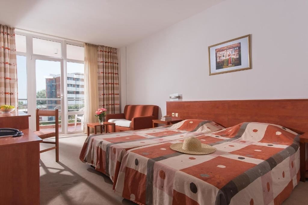 rooms-standard-familyroom