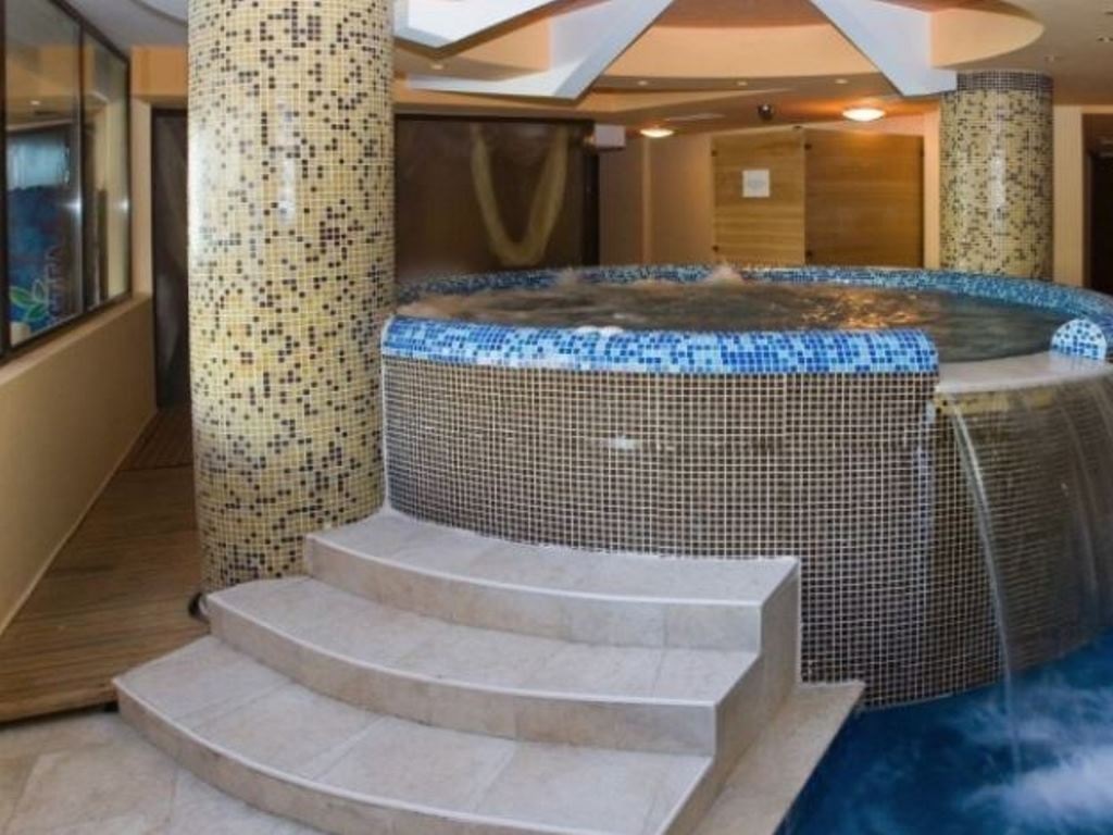 pools-indoor-pool