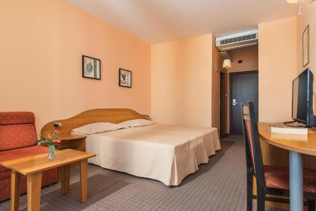 rooms-singleuse-standard-room-park-view-balcony-or-terrace