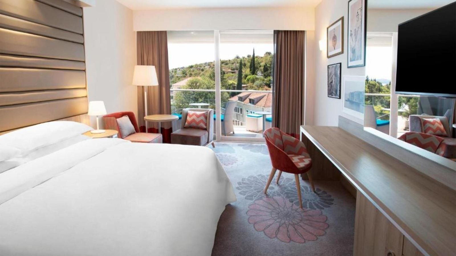 rooms-classic-room-courtyard-view-balcony