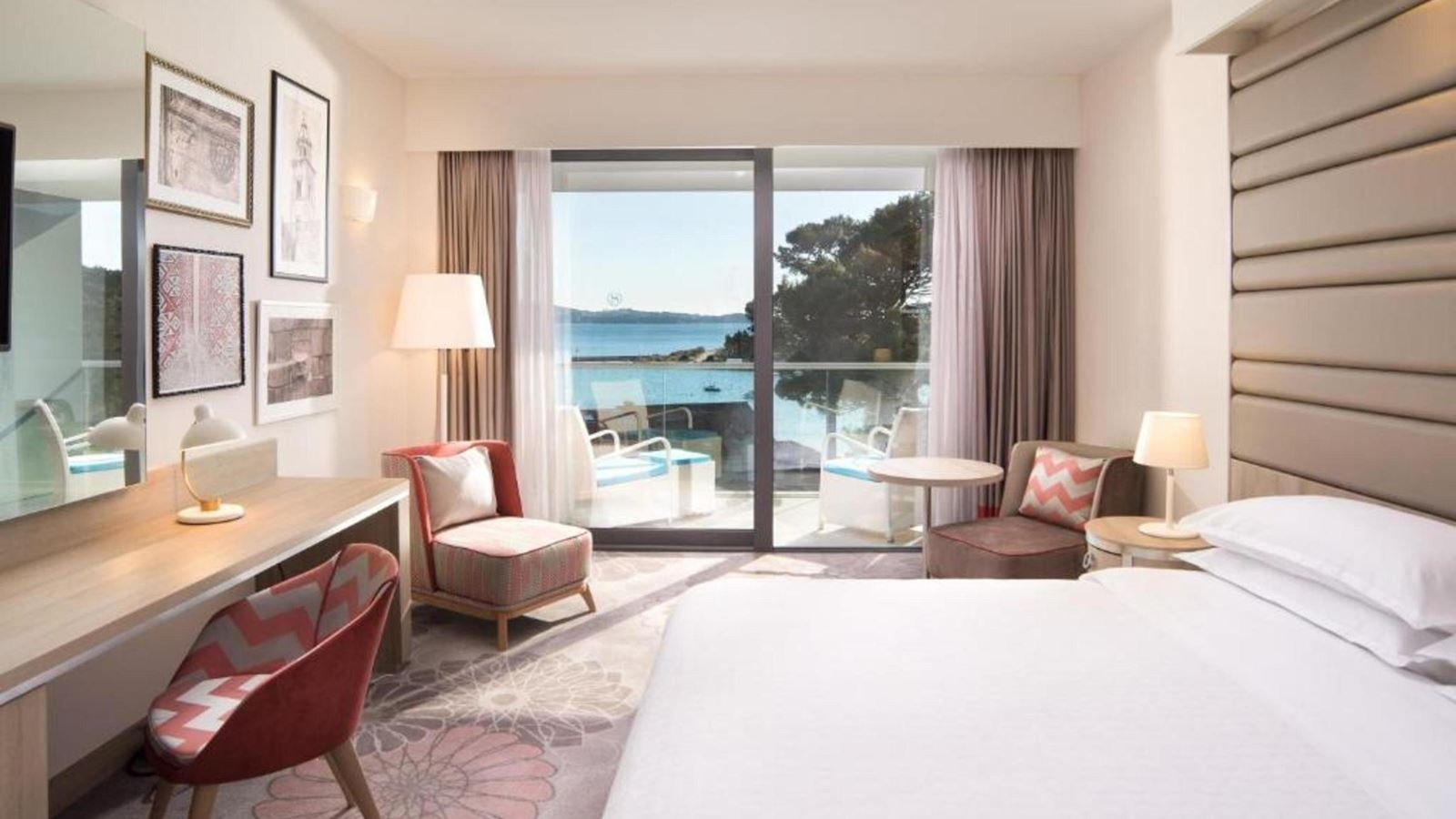 rooms-deluxe-room-sea-view-balcony