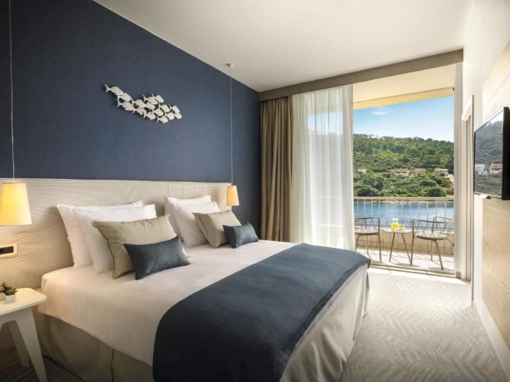 rooms-twin-room-seaside-balcony