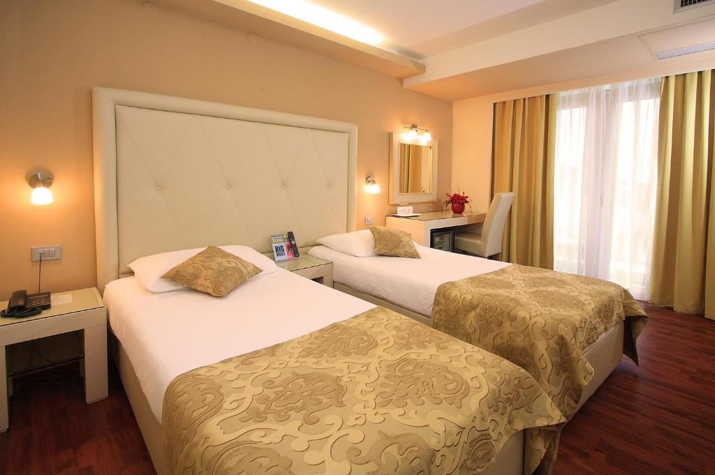 rooms-single-wchild-annex-room-balcony