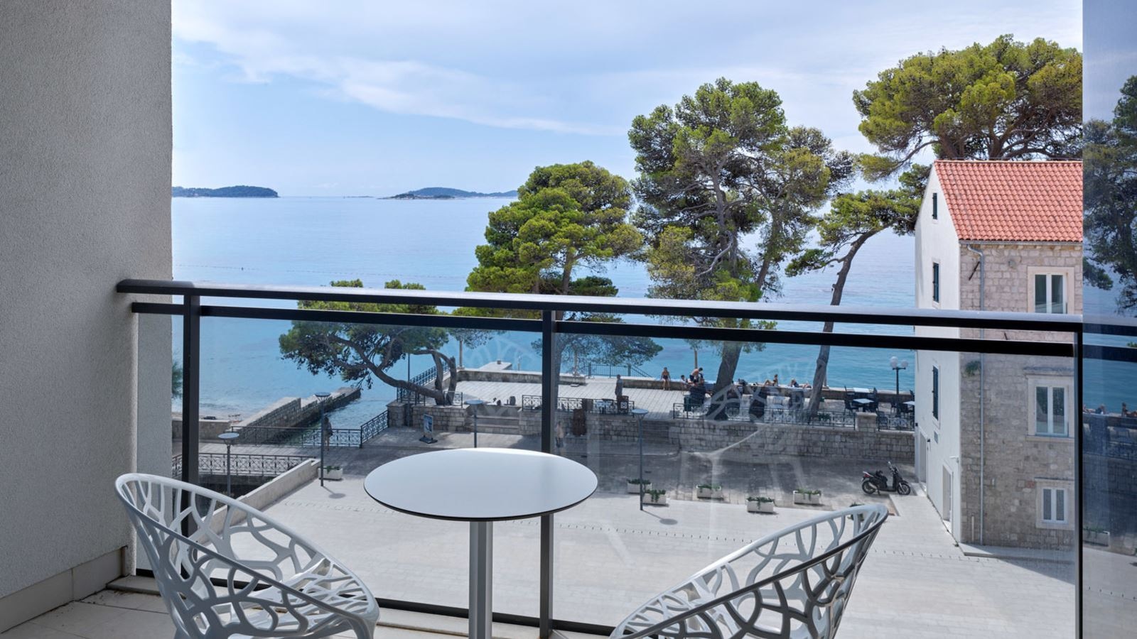 rooms-superior-room-partial-sea-view-balcony