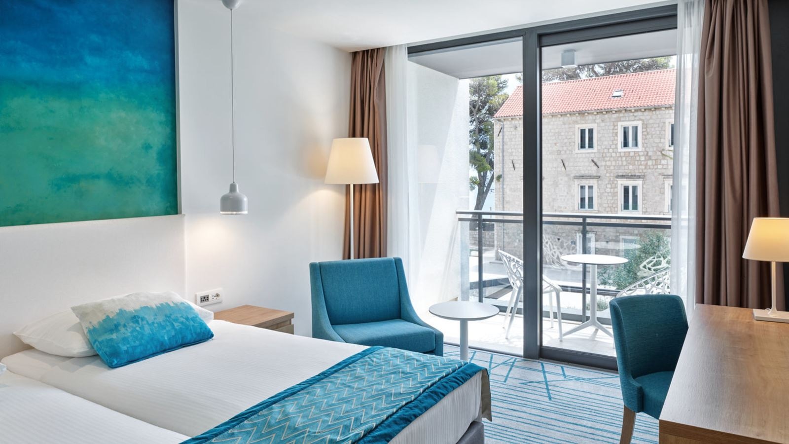 rooms-standard-room-seaside-balcony