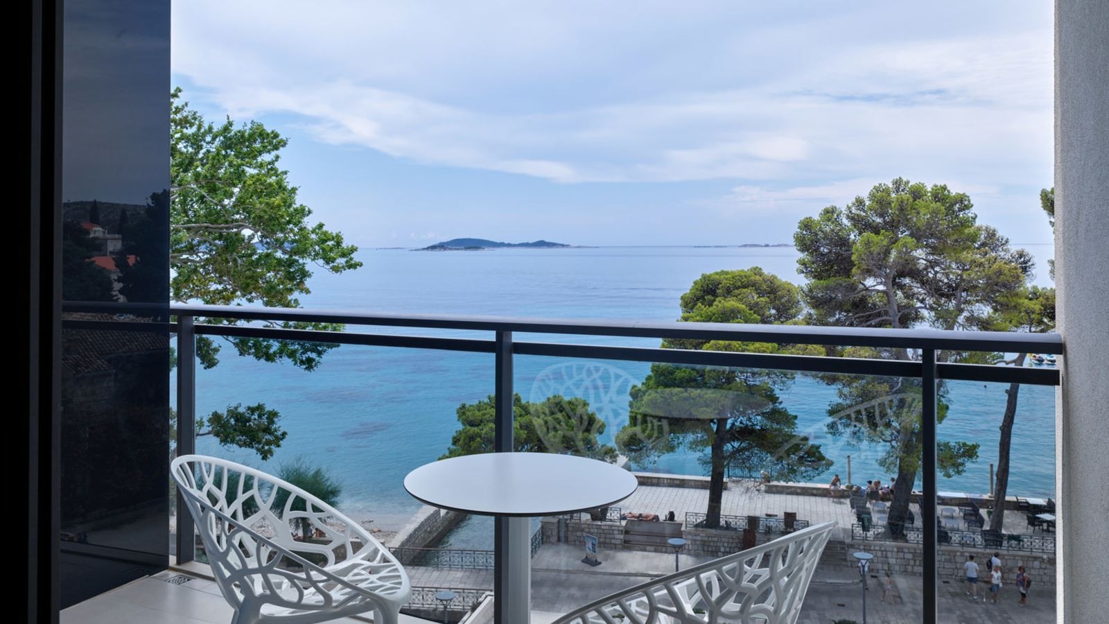 rooms-deluxe-room-seaview-balcony