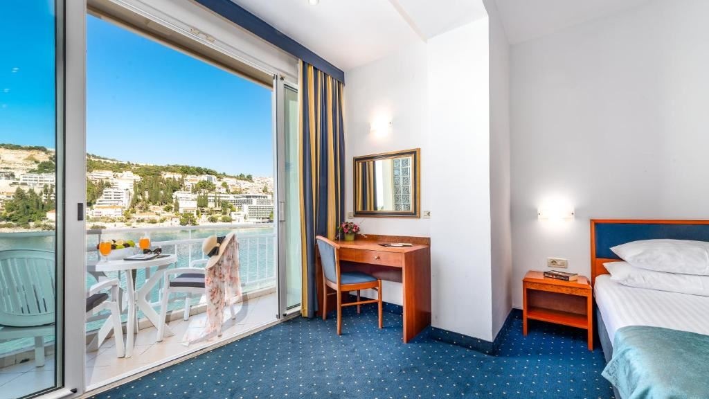 rooms-double-superior-room-seaview-balcony
