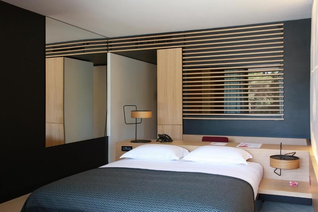 rooms-double-grand-room-park-view-balcony