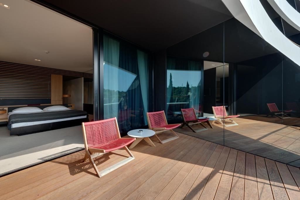 rooms-double-grand-room-park-view-balcony